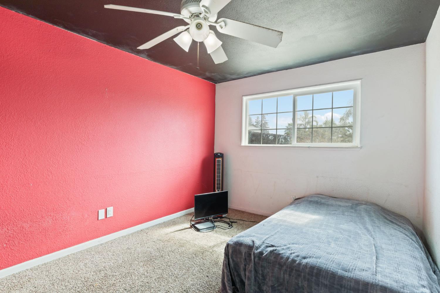 2704 Willow Dr, Madera, CA 93637