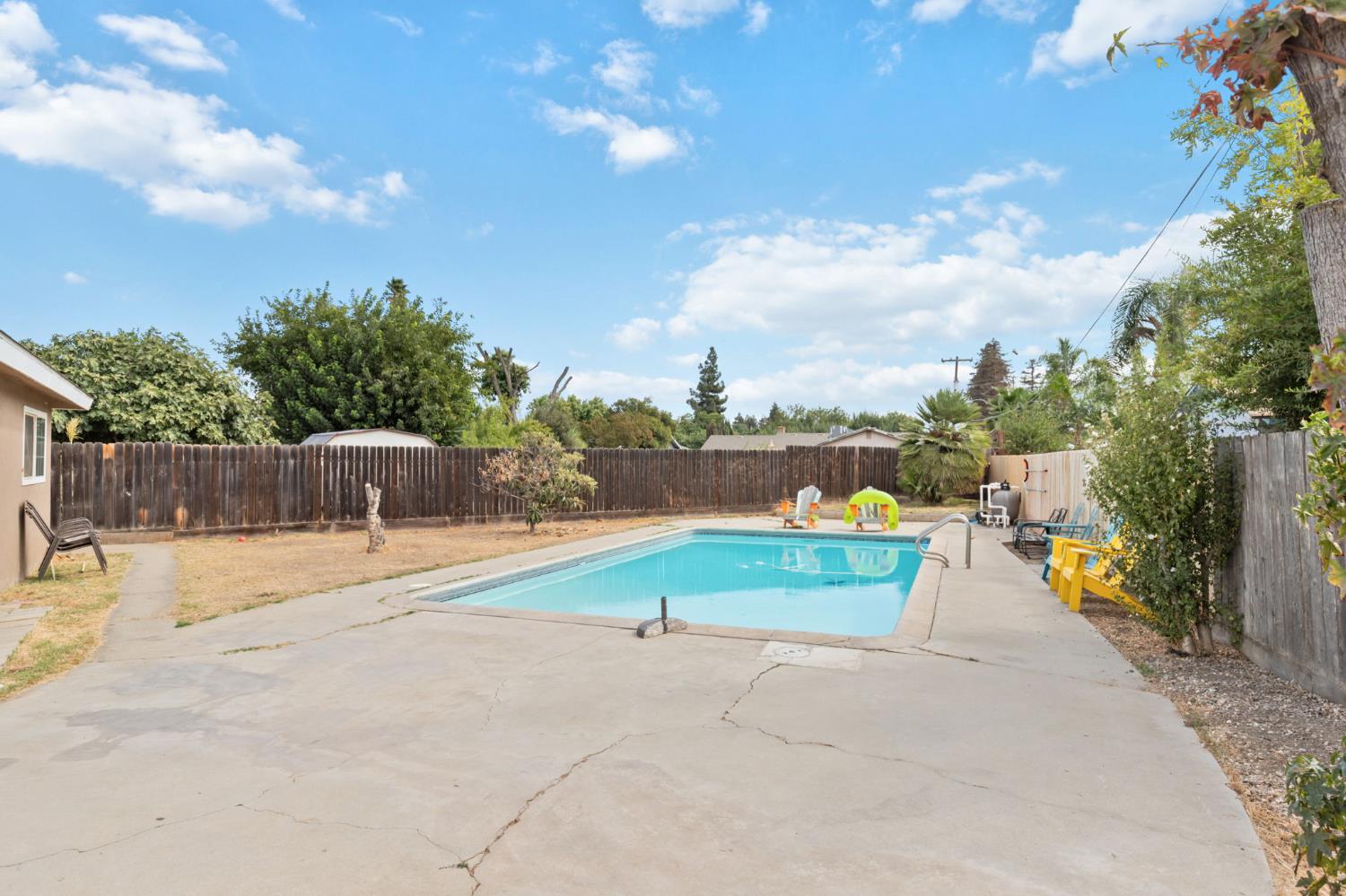 2704 Willow Dr, Madera, CA 93637