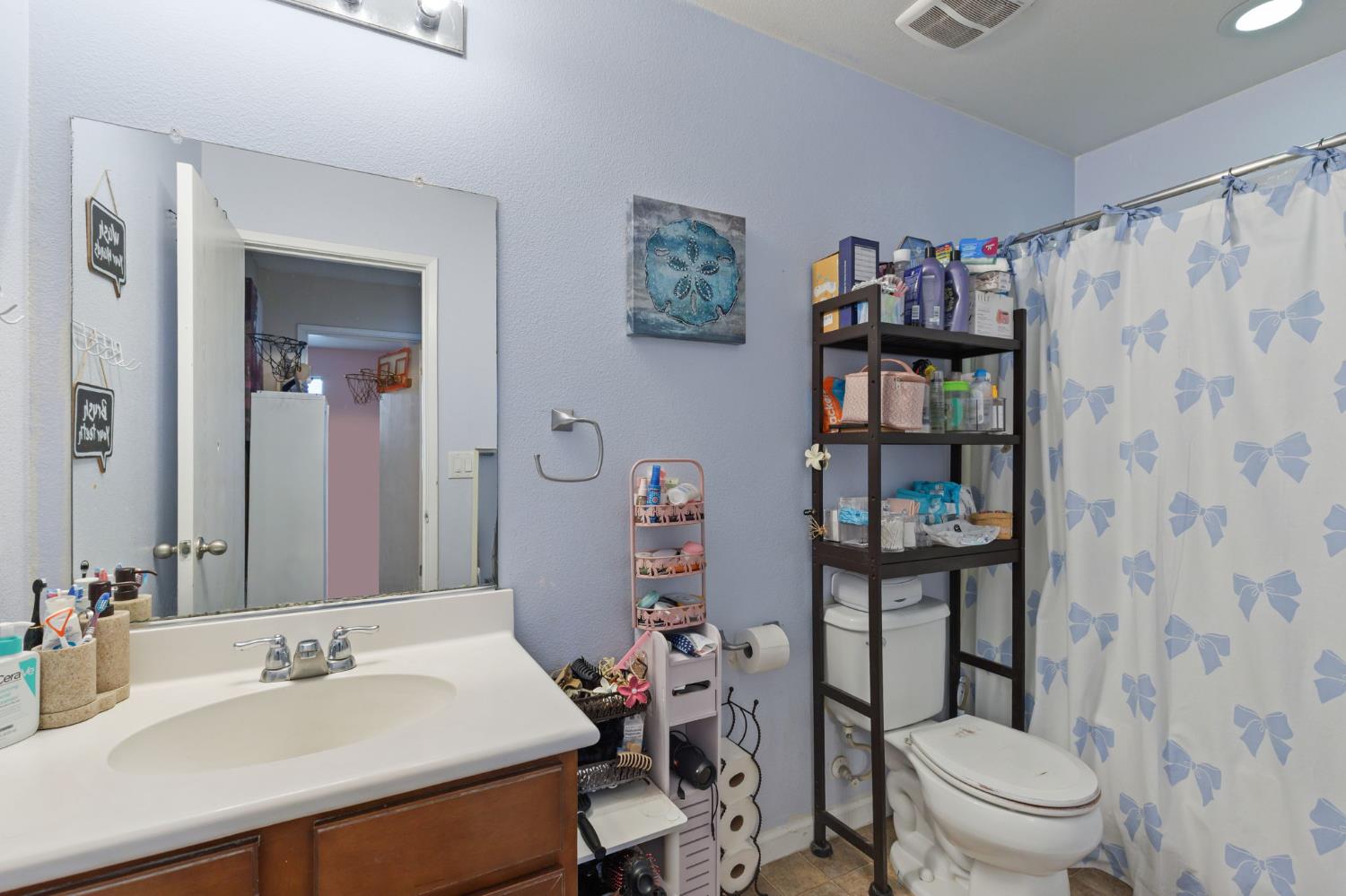 631 Persimmon St, Madera, CA 93638
