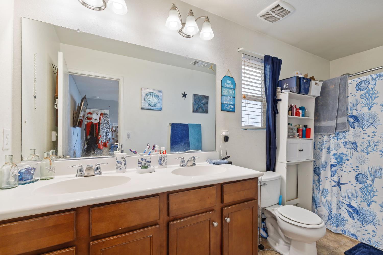 631 Persimmon St, Madera, CA 93638