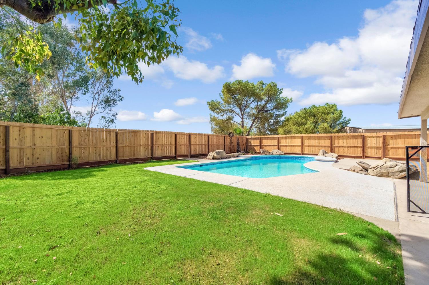 16860 Mark Rd, Madera, CA 93636
