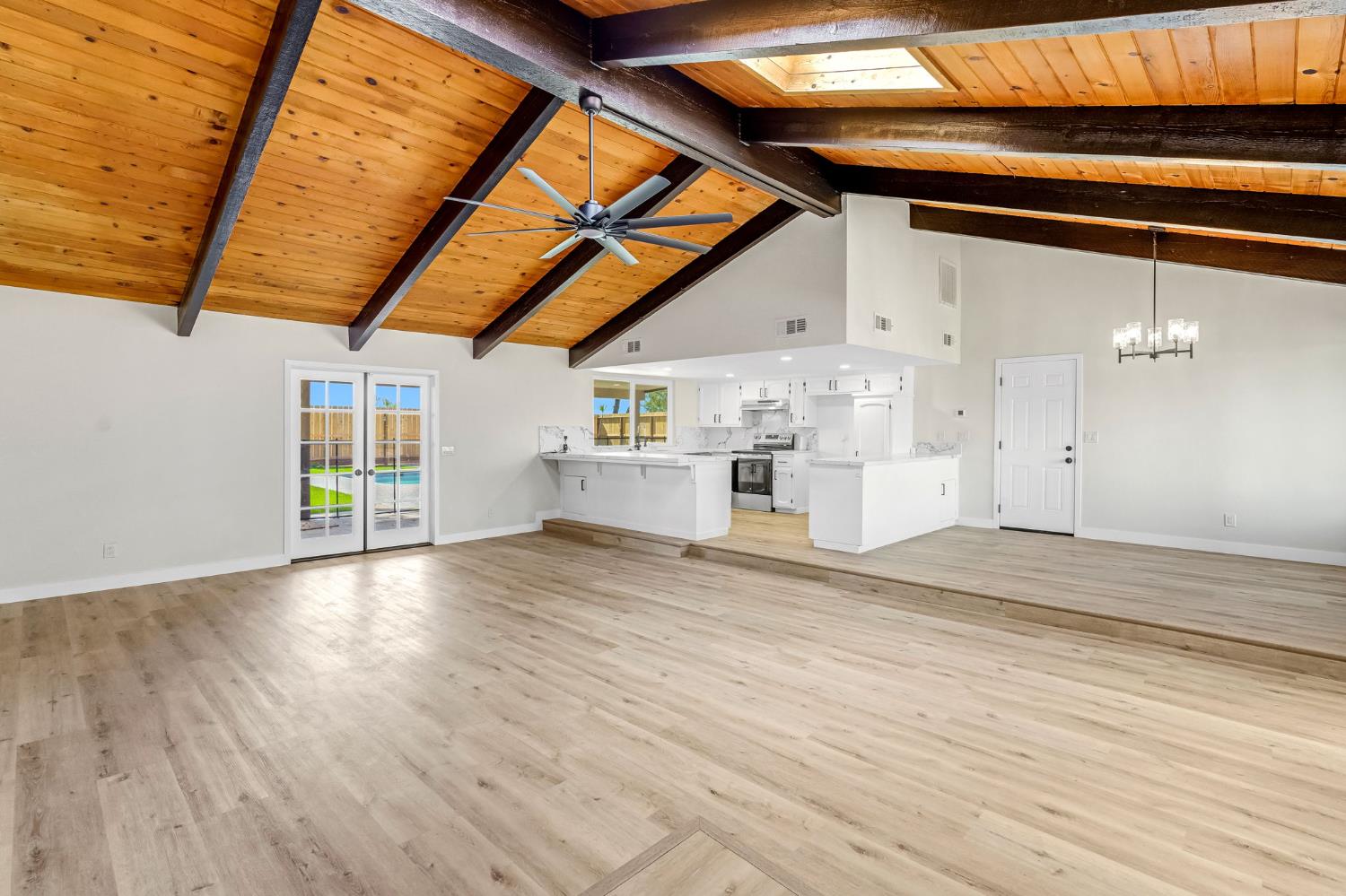 16860 Mark Rd, Madera, CA 93636