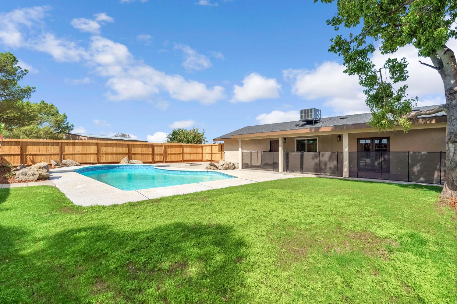 16860 Mark Rd, Madera, CA 93636