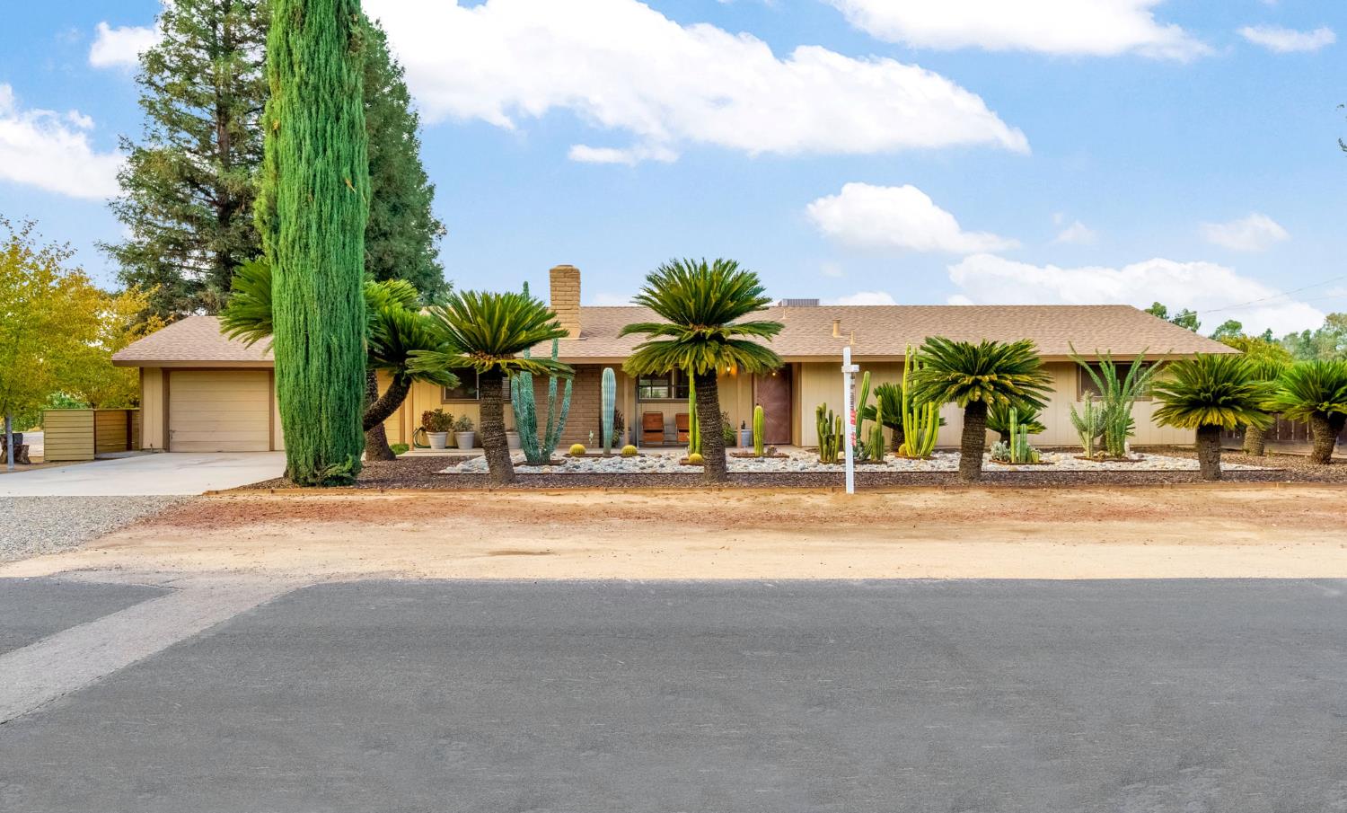 36295 Kensington Dr, Madera, CA 93636