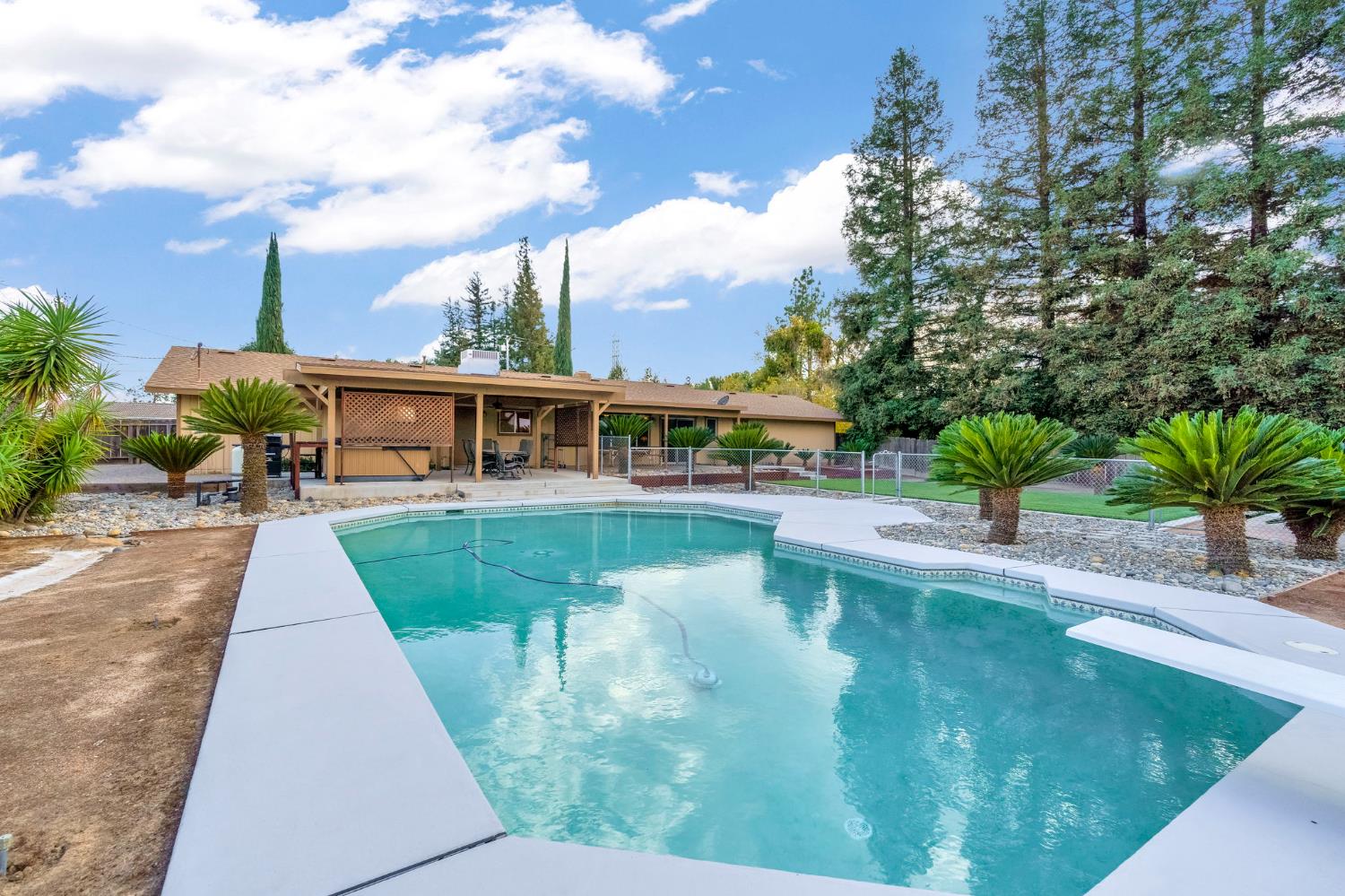 36295 Kensington Dr, Madera, CA 93636