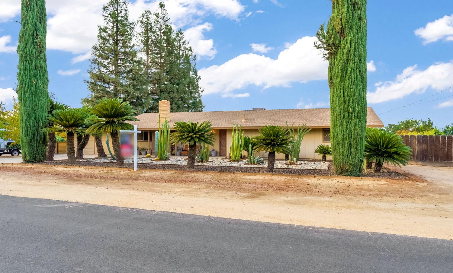 36295 Kensington Dr, Madera, CA 93636
