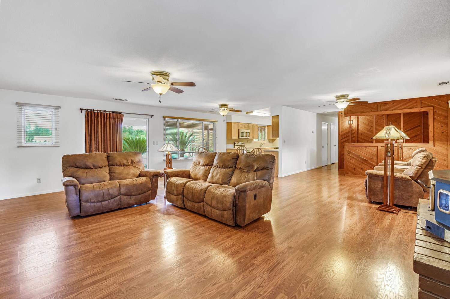 36295 Kensington Dr, Madera, CA 93636