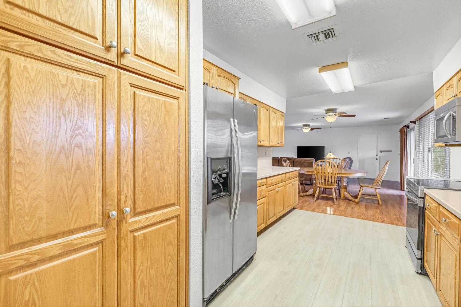 36295 Kensington Dr, Madera, CA 93636