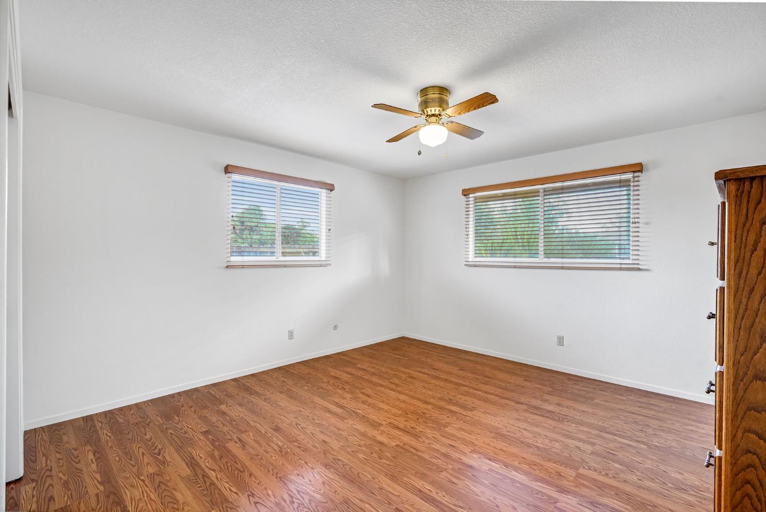 36295 Kensington Dr, Madera, CA 93636