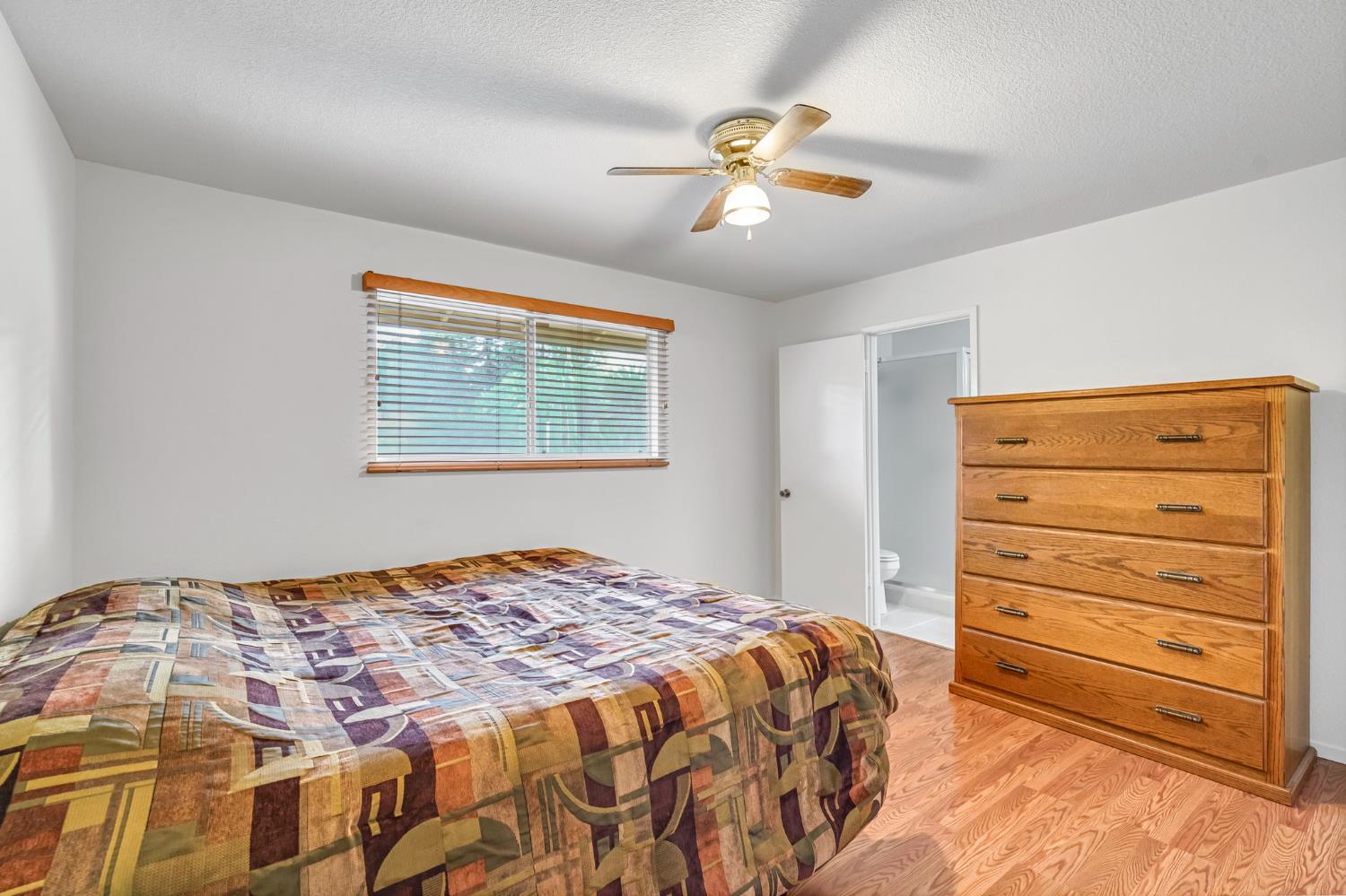 36295 Kensington Dr, Madera, CA 93636