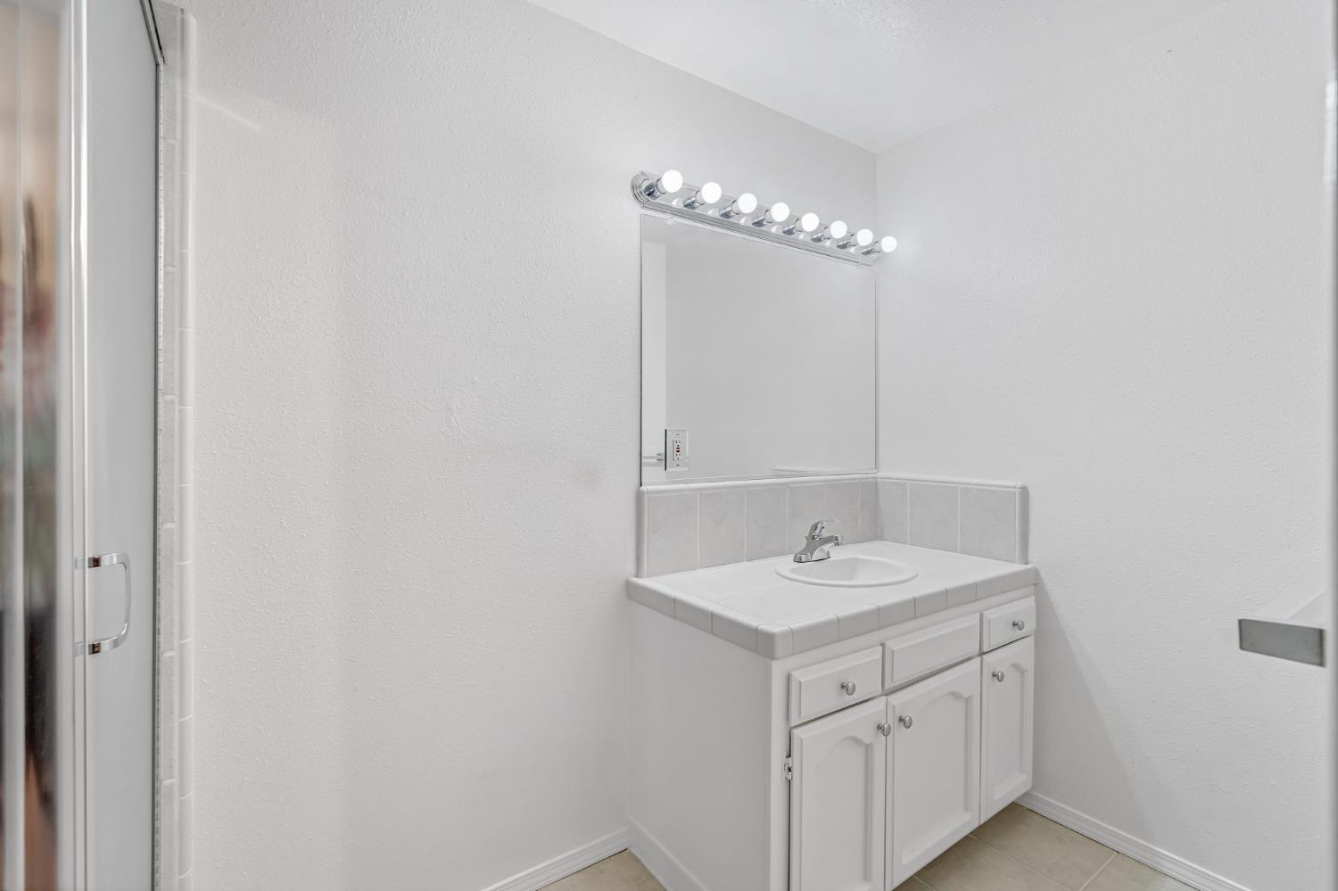 36295 Kensington Dr, Madera, CA 93636