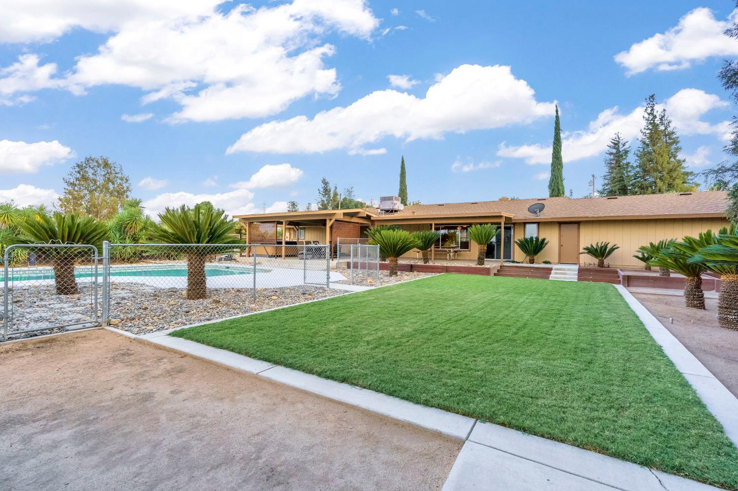36295 Kensington Dr, Madera, CA 93636