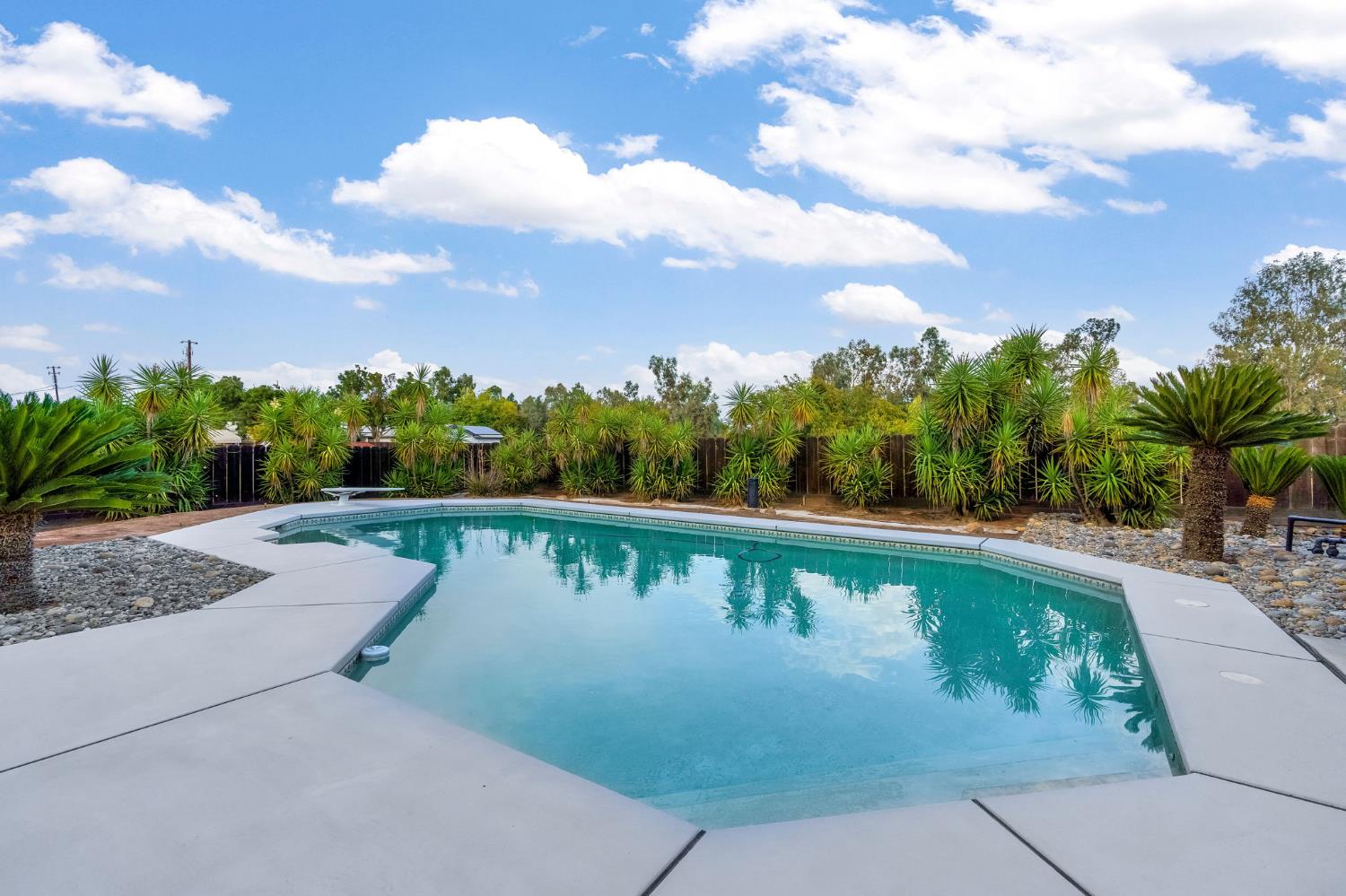 36295 Kensington Dr, Madera, CA 93636