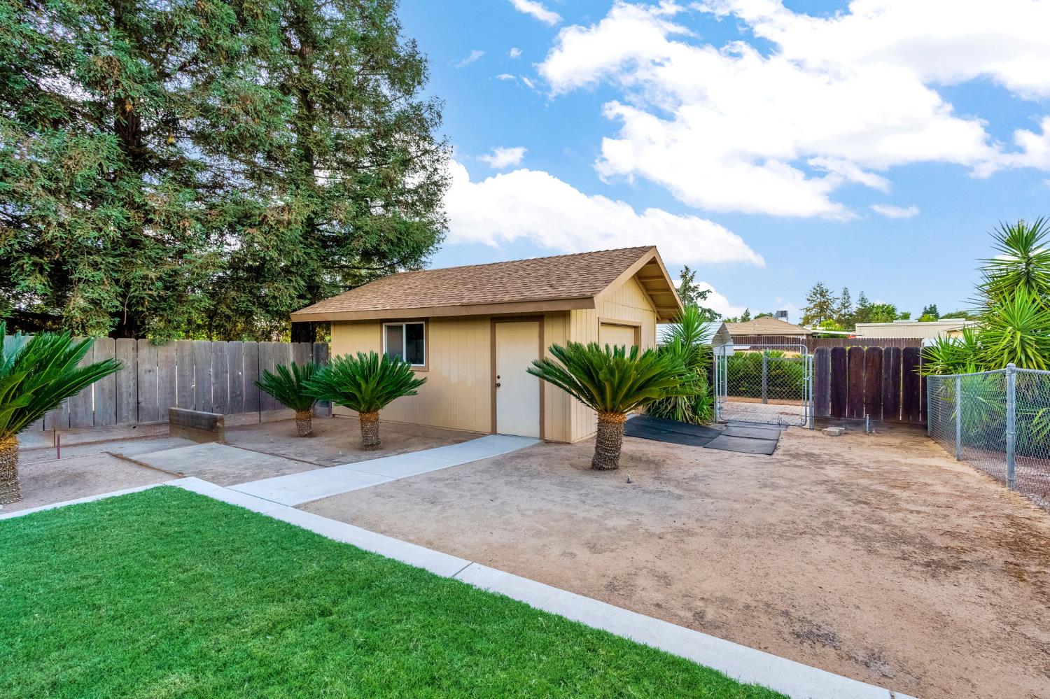 36295 Kensington Dr, Madera, CA 93636