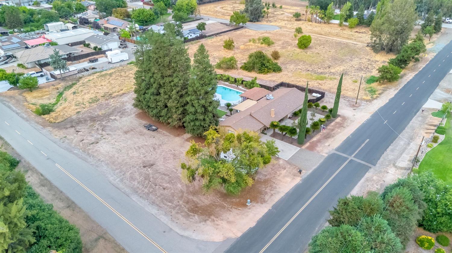 36295 Kensington Dr, Madera, CA 93636