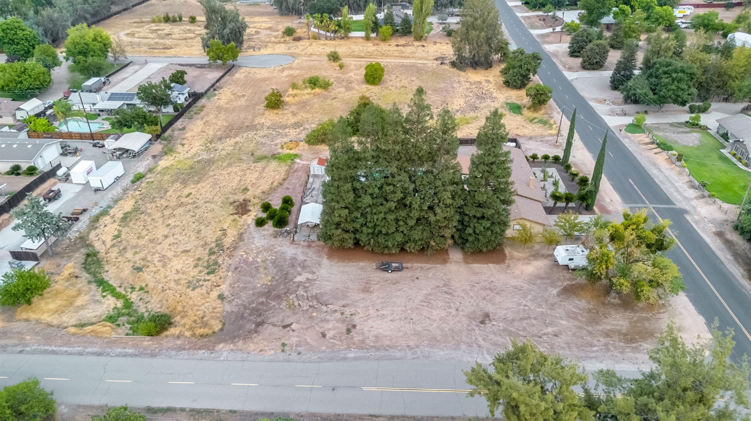 36295 Kensington Dr, Madera, CA 93636