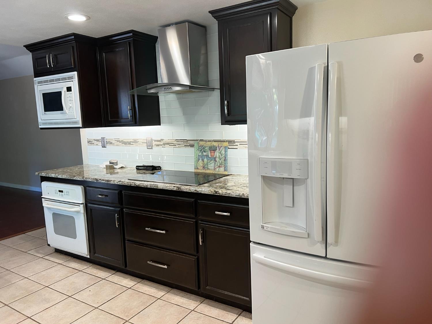 402 Mainberry Dr, Madera, CA 93637