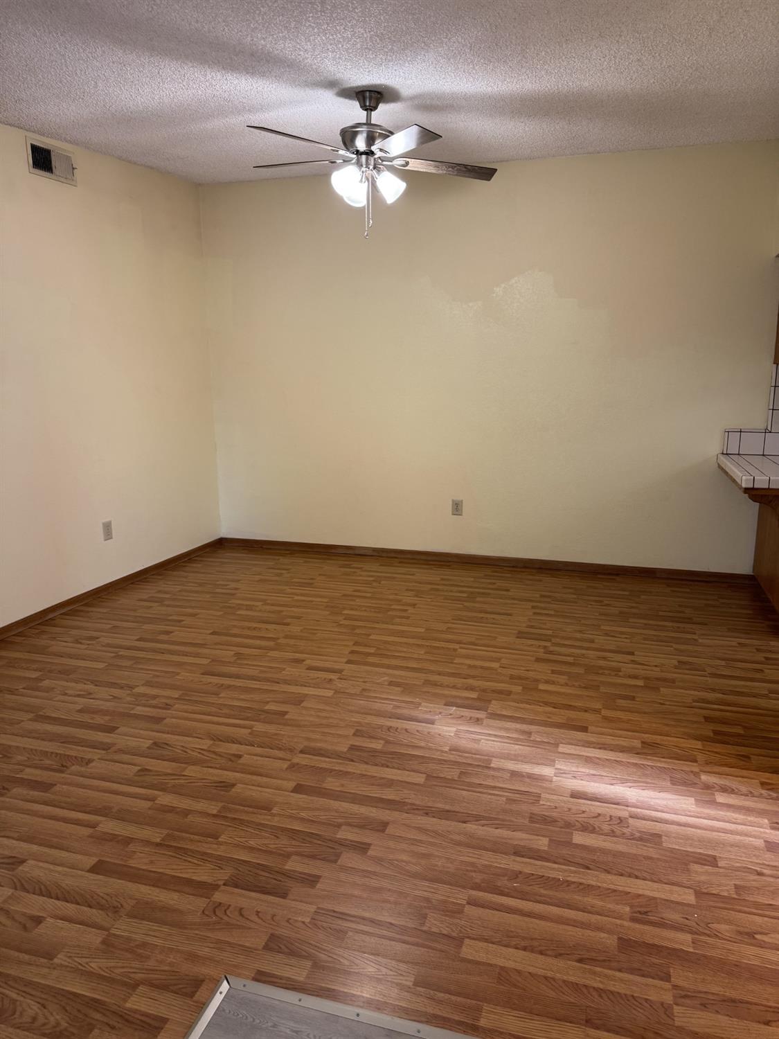 1104 Pinewood Ct, Madera, CA 93637