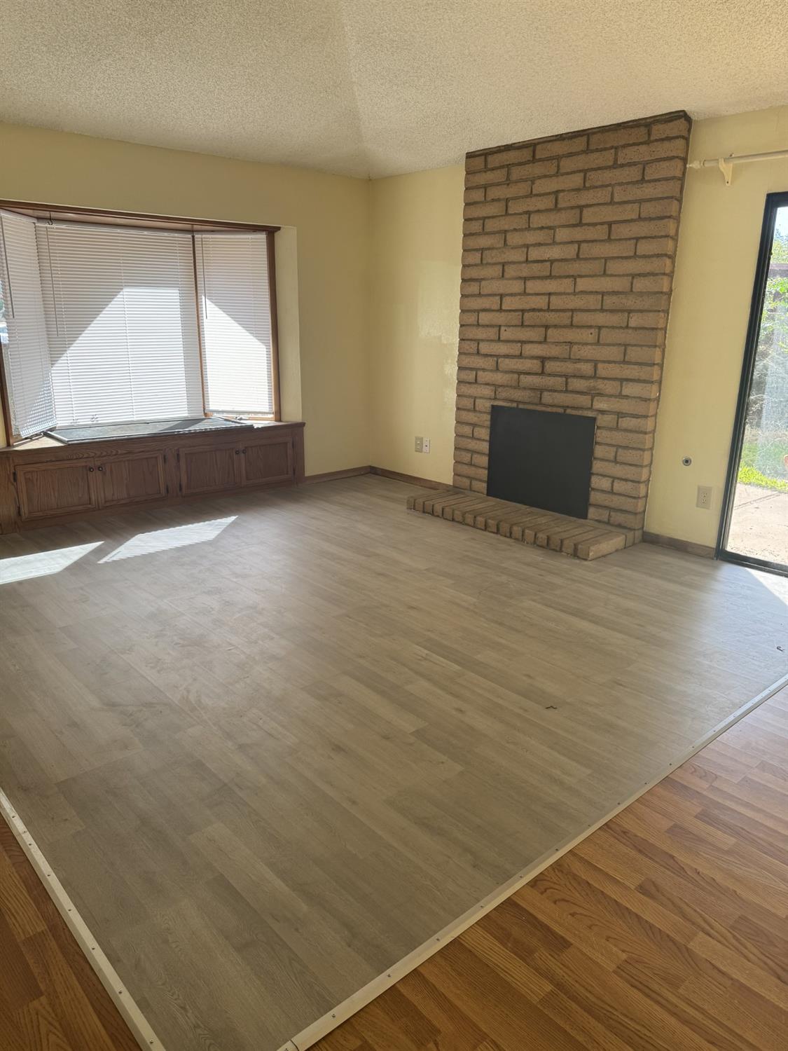 1104 Pinewood Ct, Madera, CA 93637