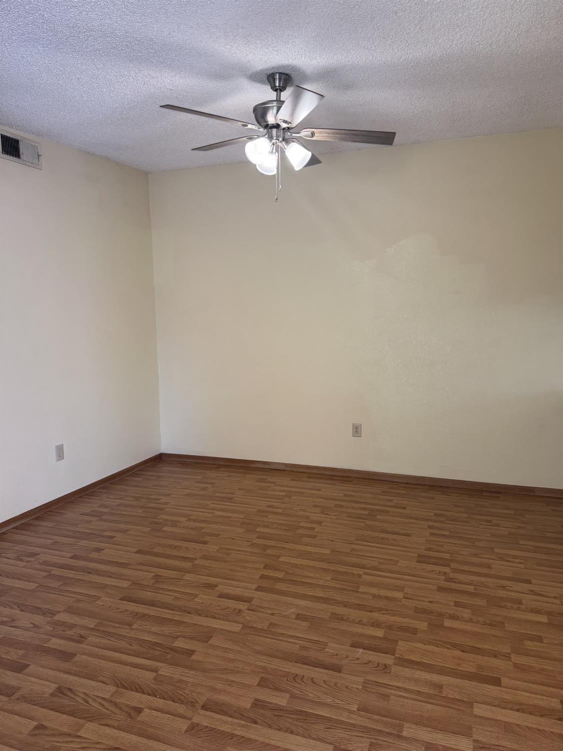 1104 Pinewood Ct, Madera, CA 93637