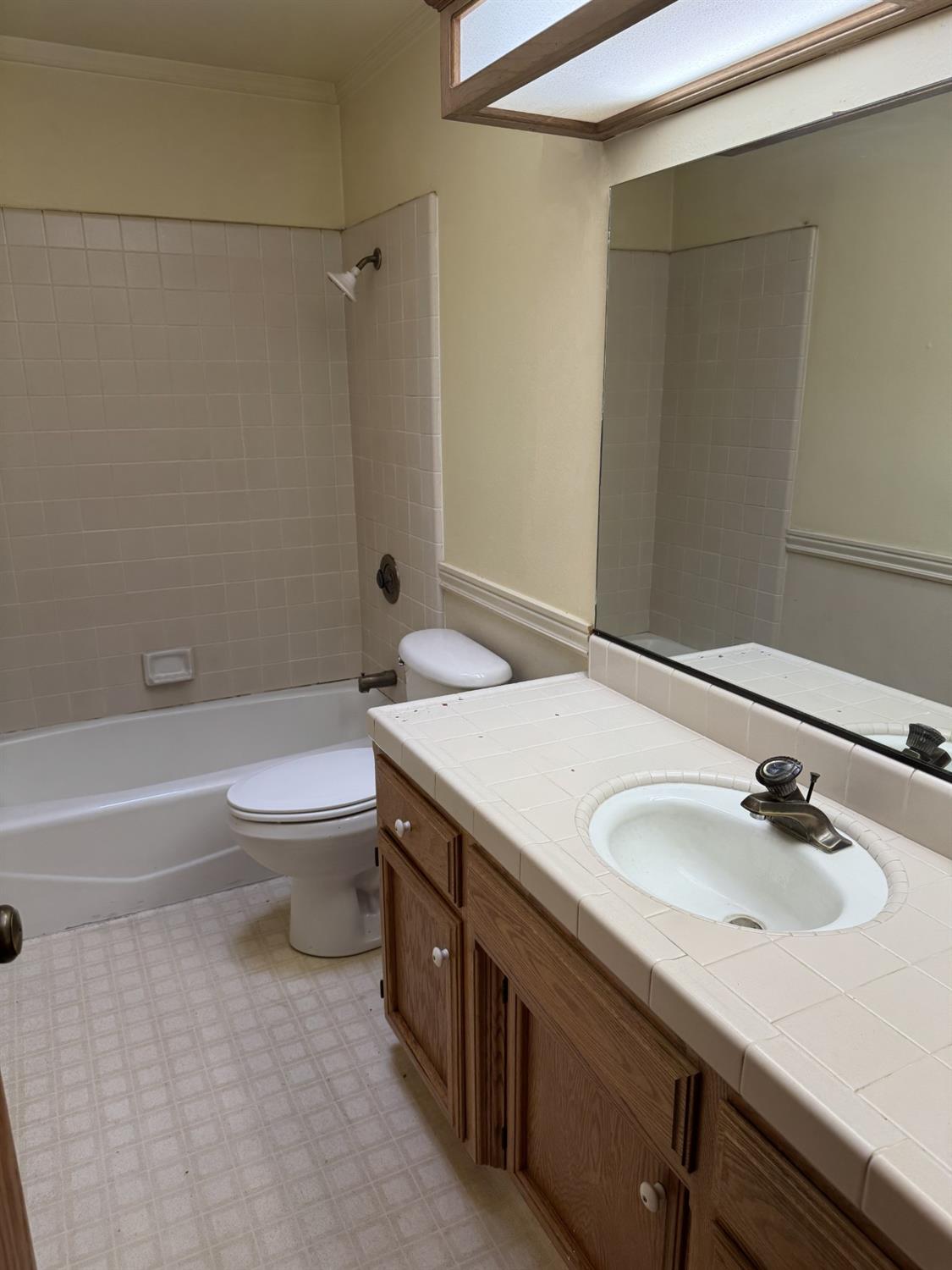 1104 Pinewood Ct, Madera, CA 93637