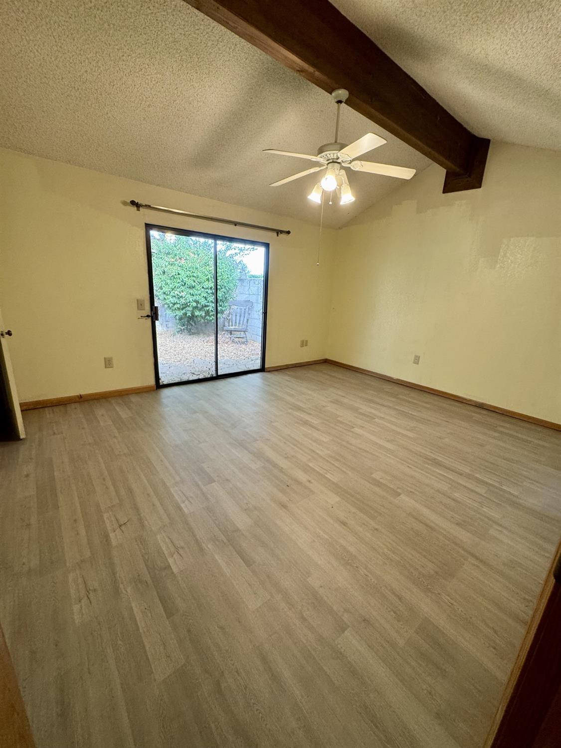 1104 Pinewood Ct, Madera, CA 93637