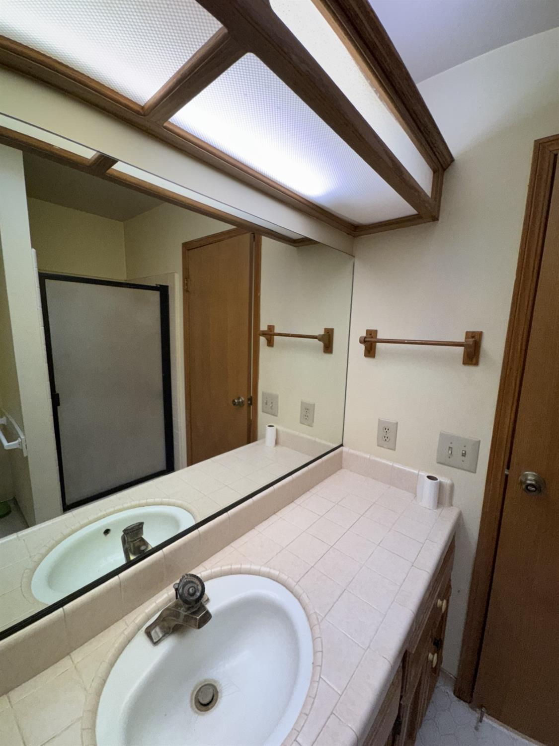 1104 Pinewood Ct, Madera, CA 93637