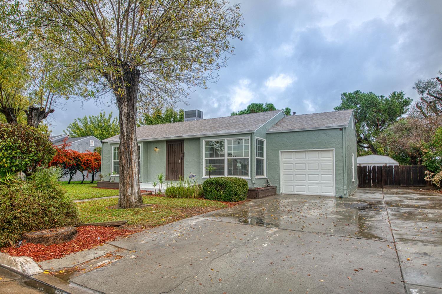 517 Rotan Ave, Madera, CA 93637