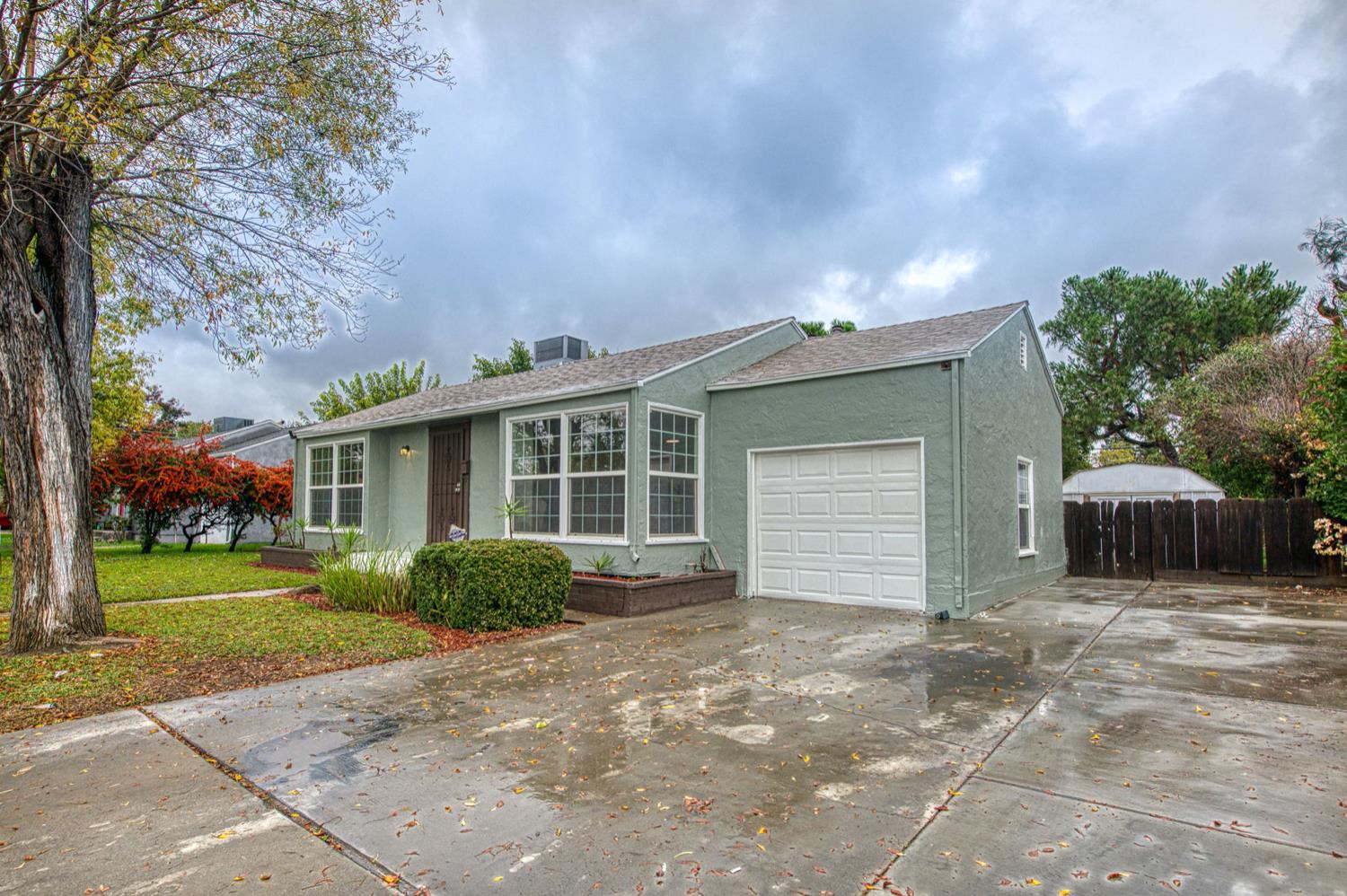 517 Rotan Ave, Madera, CA 93637