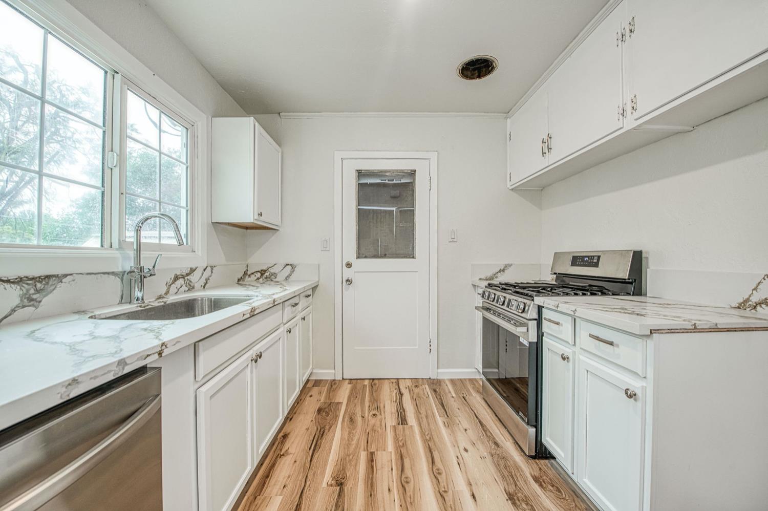 517 Rotan Ave, Madera, CA 93637