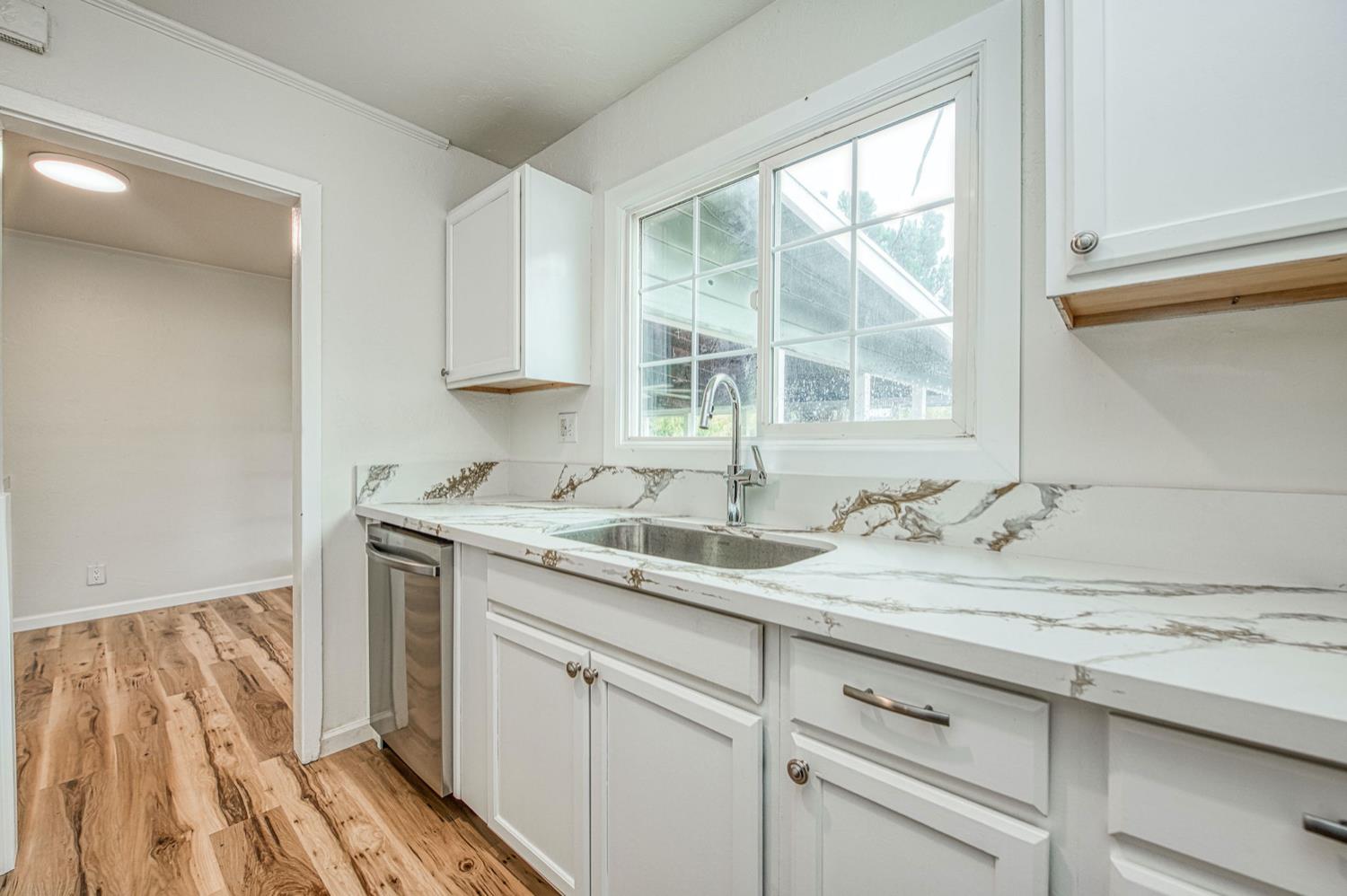 517 Rotan Ave, Madera, CA 93637