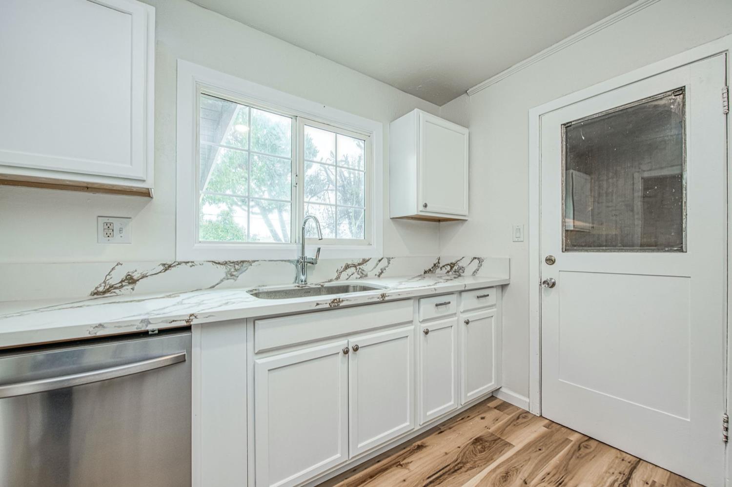 517 Rotan Ave, Madera, CA 93637