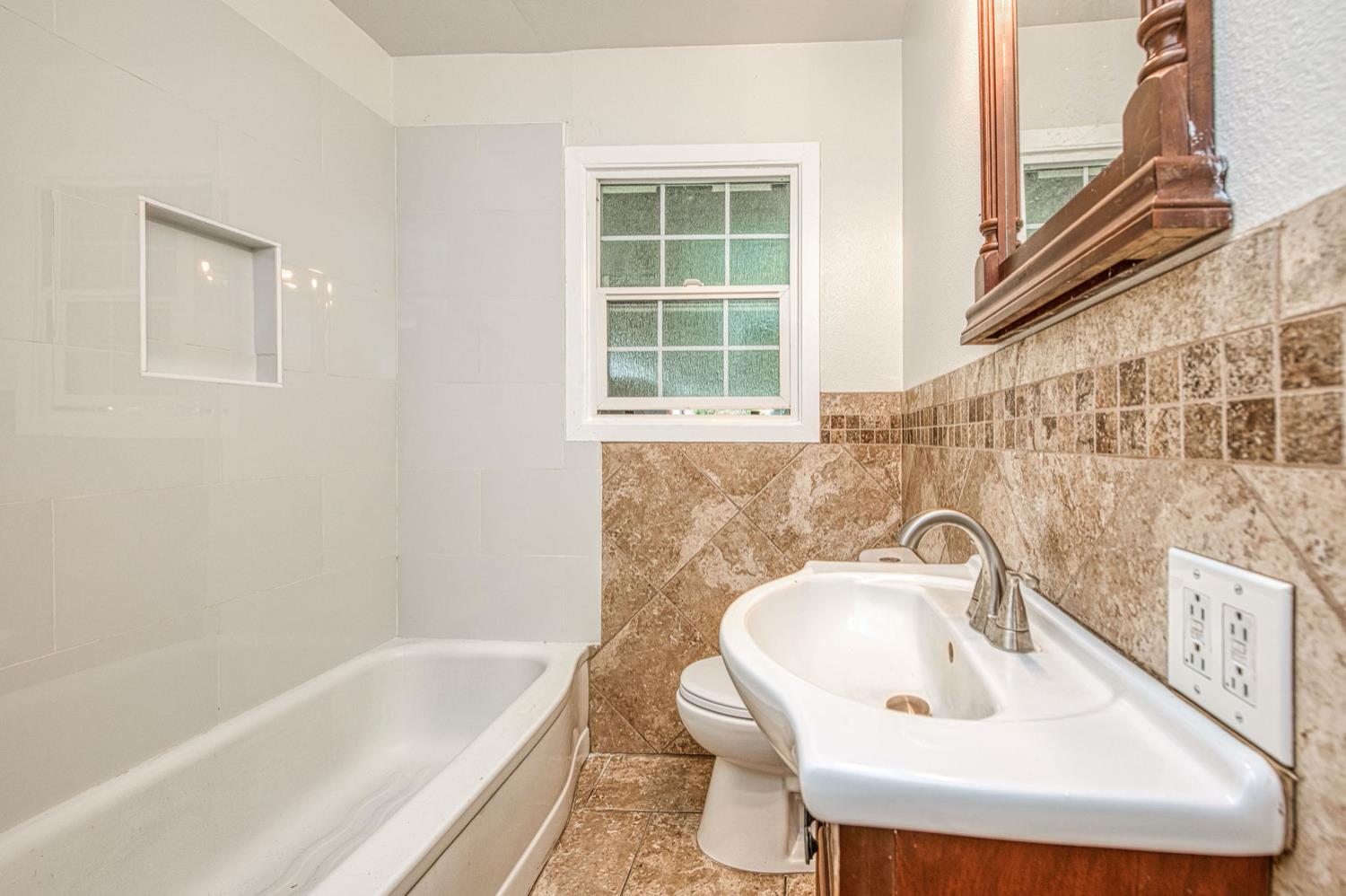 517 Rotan Ave, Madera, CA 93637