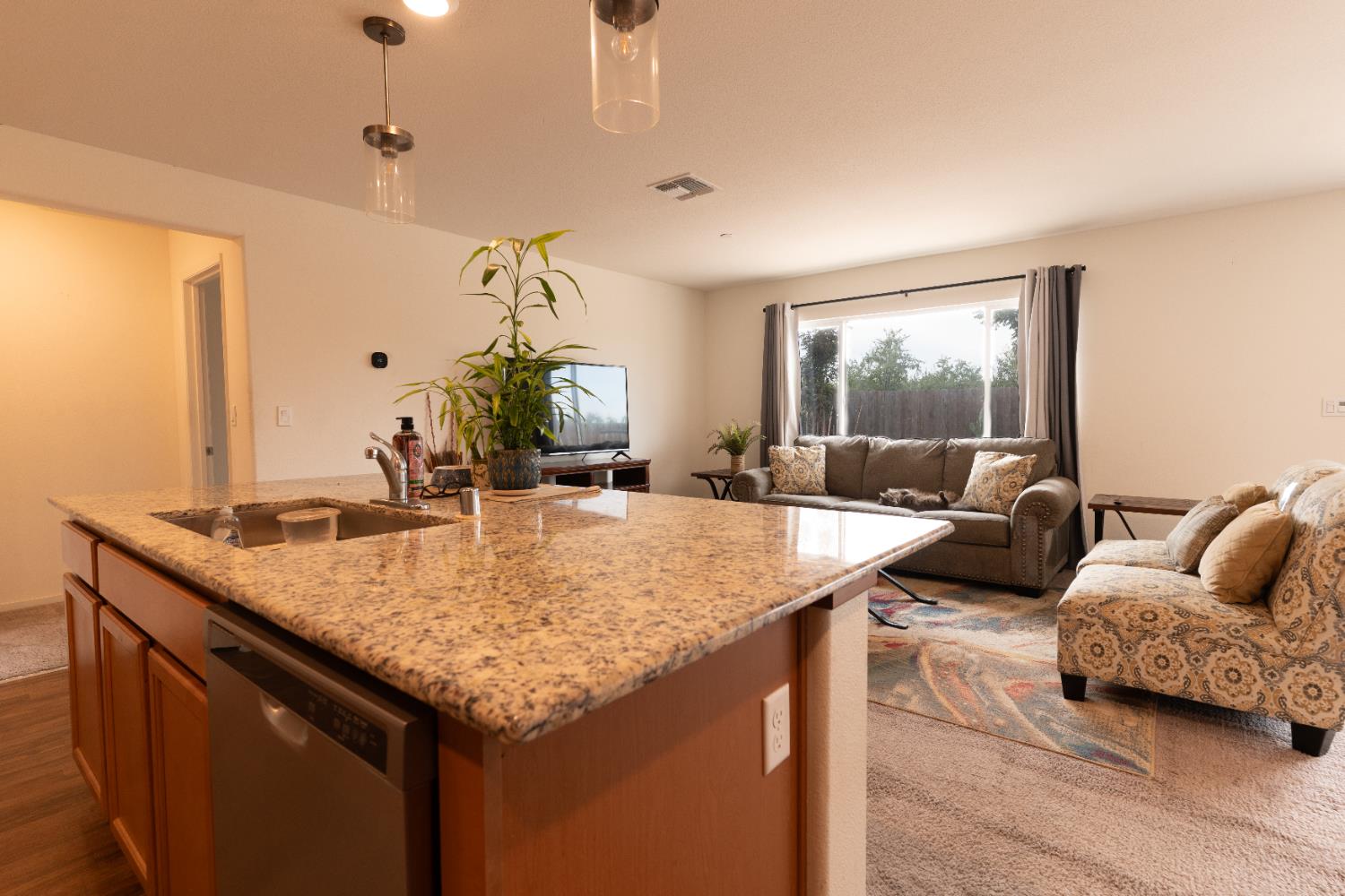 1558 Monte Vista Ave, Madera, CA 93637