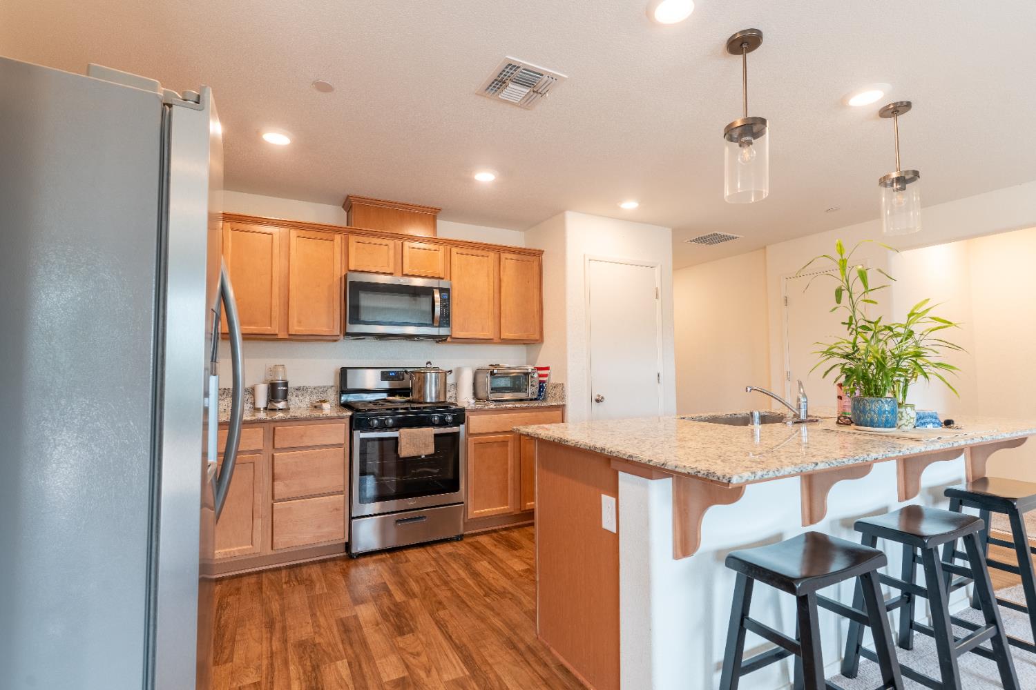 1558 Monte Vista Ave, Madera, CA 93637