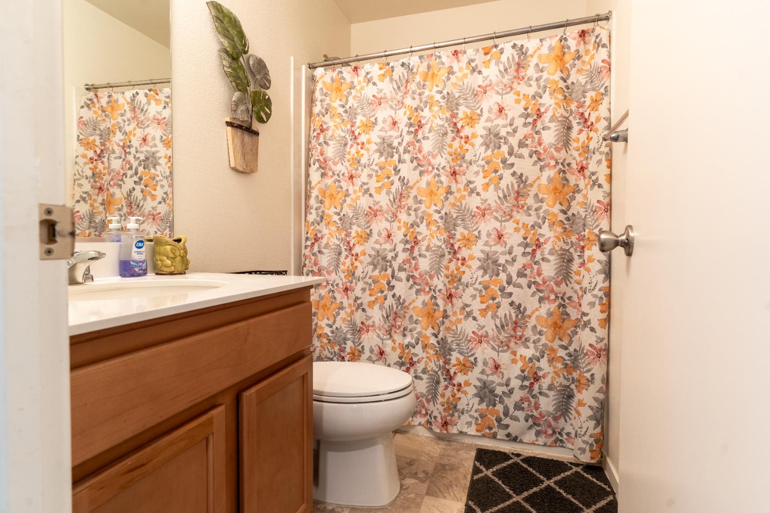 1558 Monte Vista Ave, Madera, CA 93637