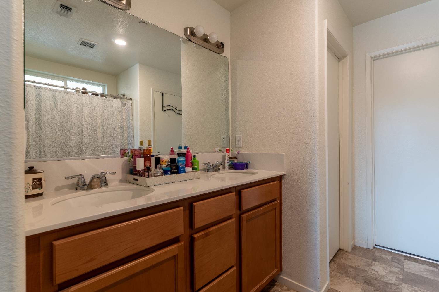 1558 Monte Vista Ave, Madera, CA 93637