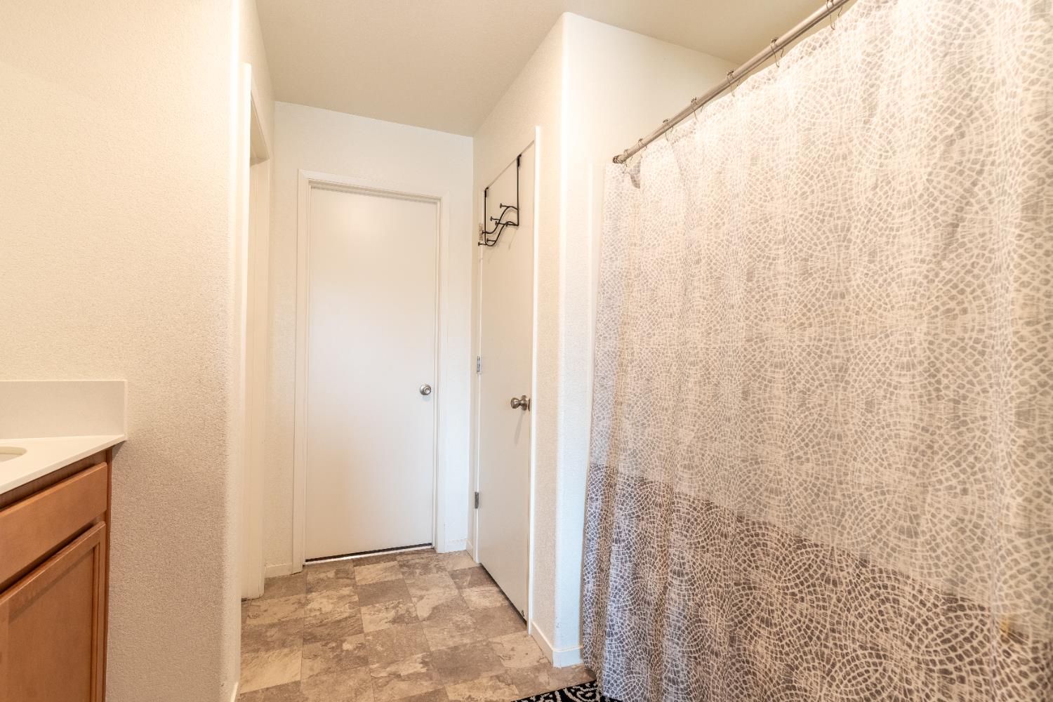 1558 Monte Vista Ave, Madera, CA 93637