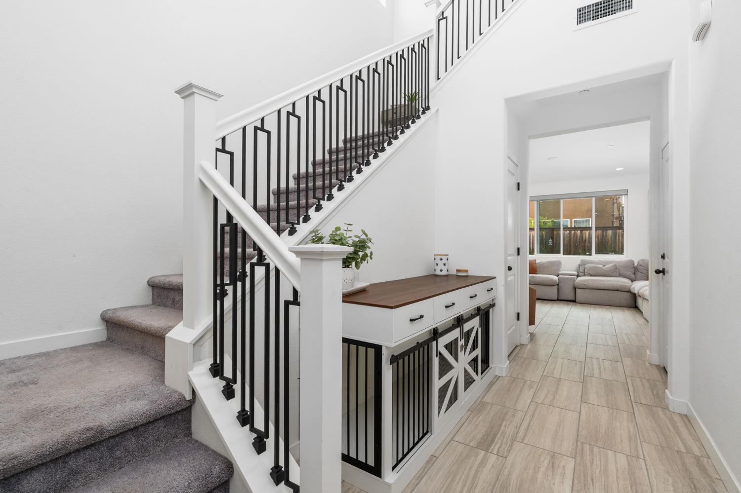 724 Arrowhead Dr, Madera, CA 93636