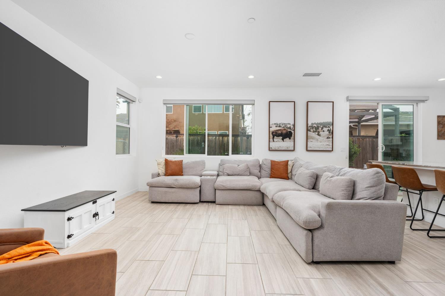 724 Arrowhead Dr, Madera, CA 93636