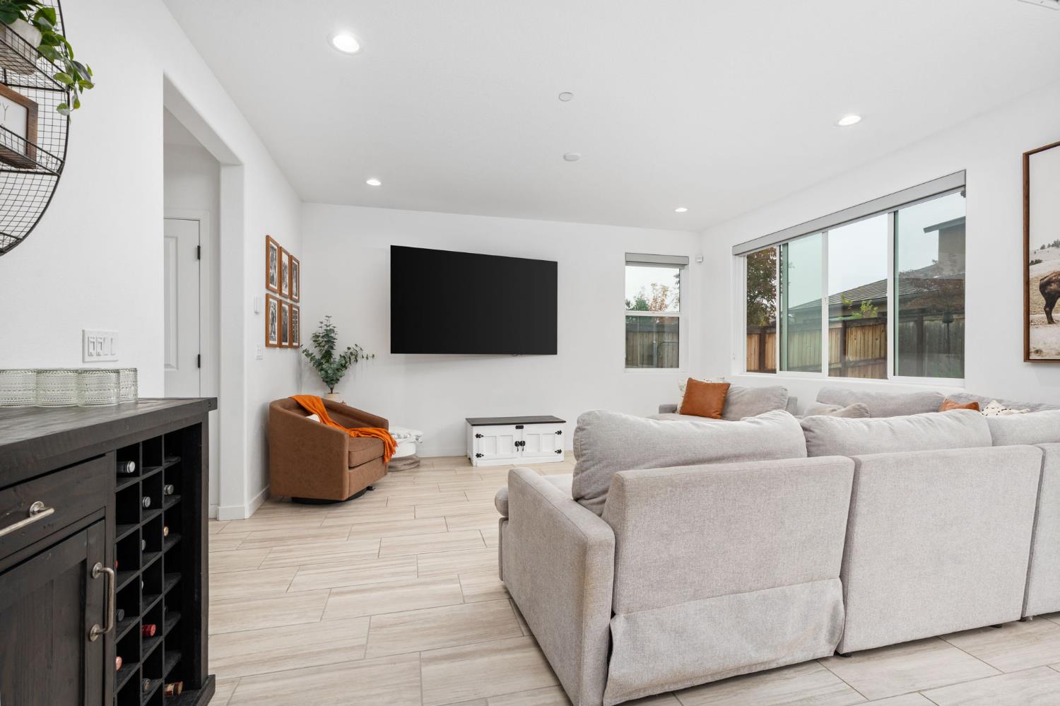 724 Arrowhead Dr, Madera, CA 93636