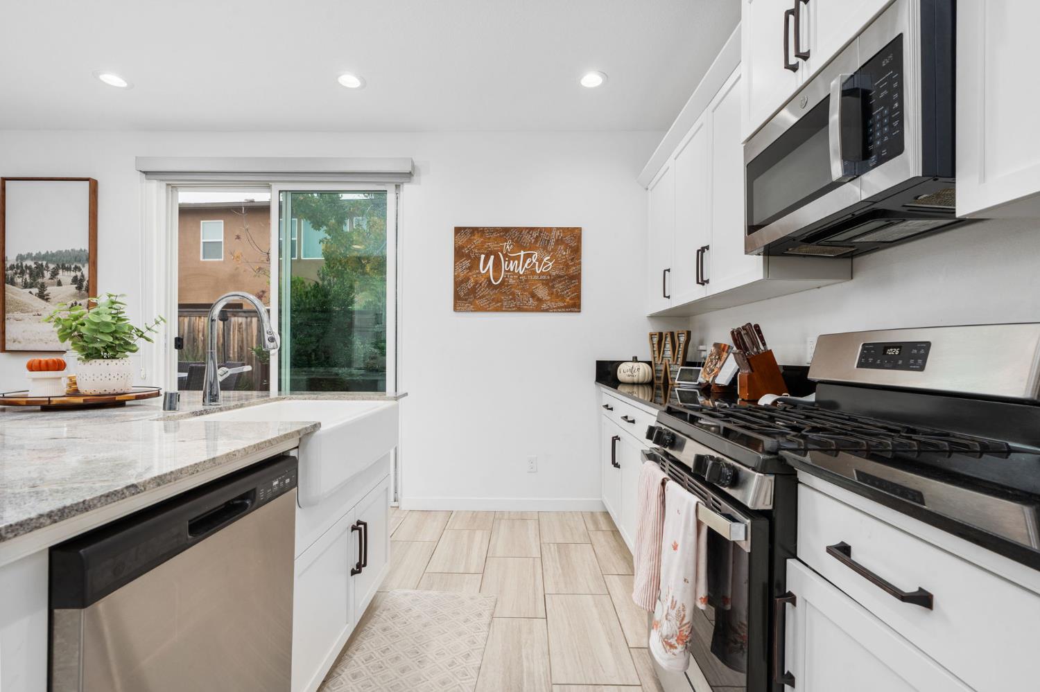 724 Arrowhead Dr, Madera, CA 93636