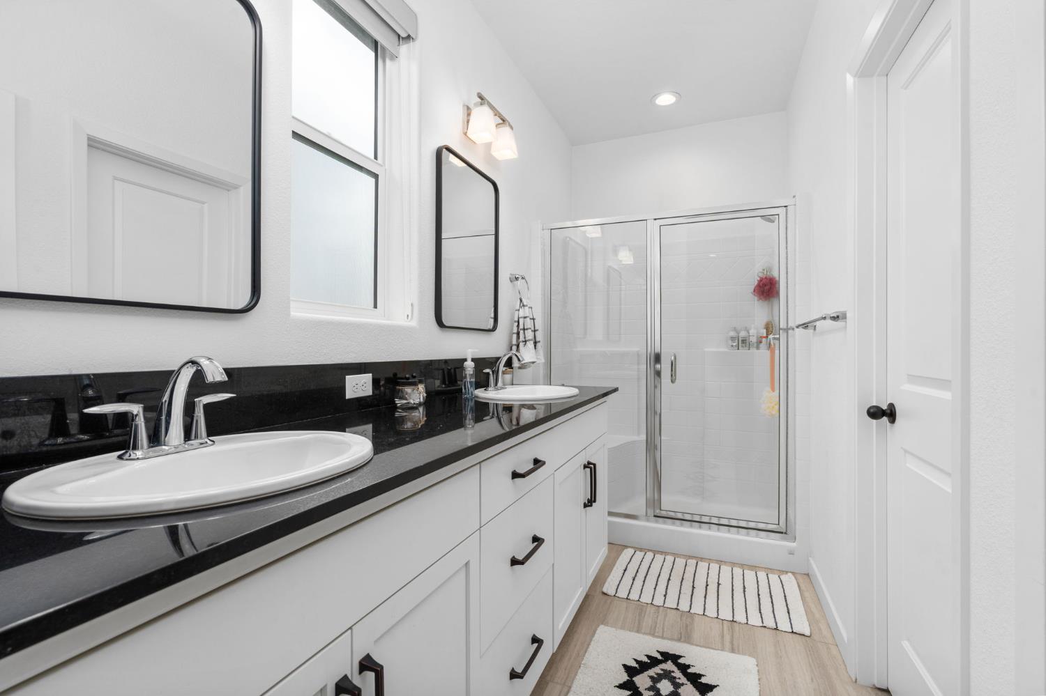 724 Arrowhead Dr, Madera, CA 93636