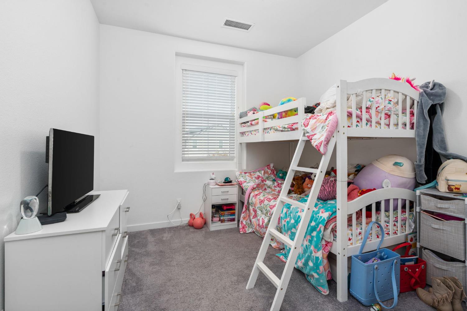 724 Arrowhead Dr, Madera, CA 93636