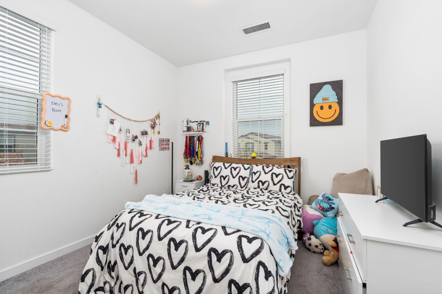 724 Arrowhead Dr, Madera, CA 93636