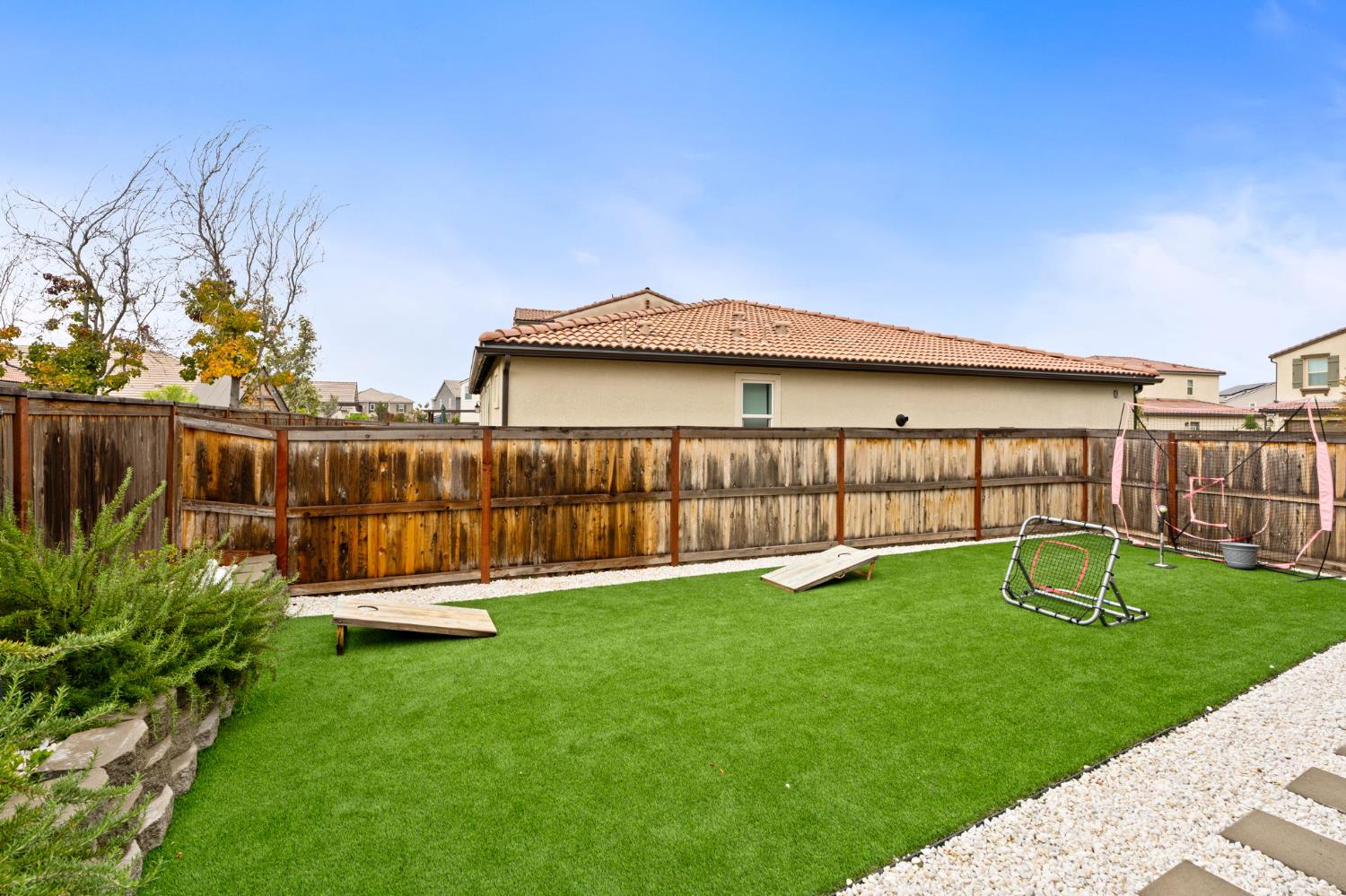 724 Arrowhead Dr, Madera, CA 93636