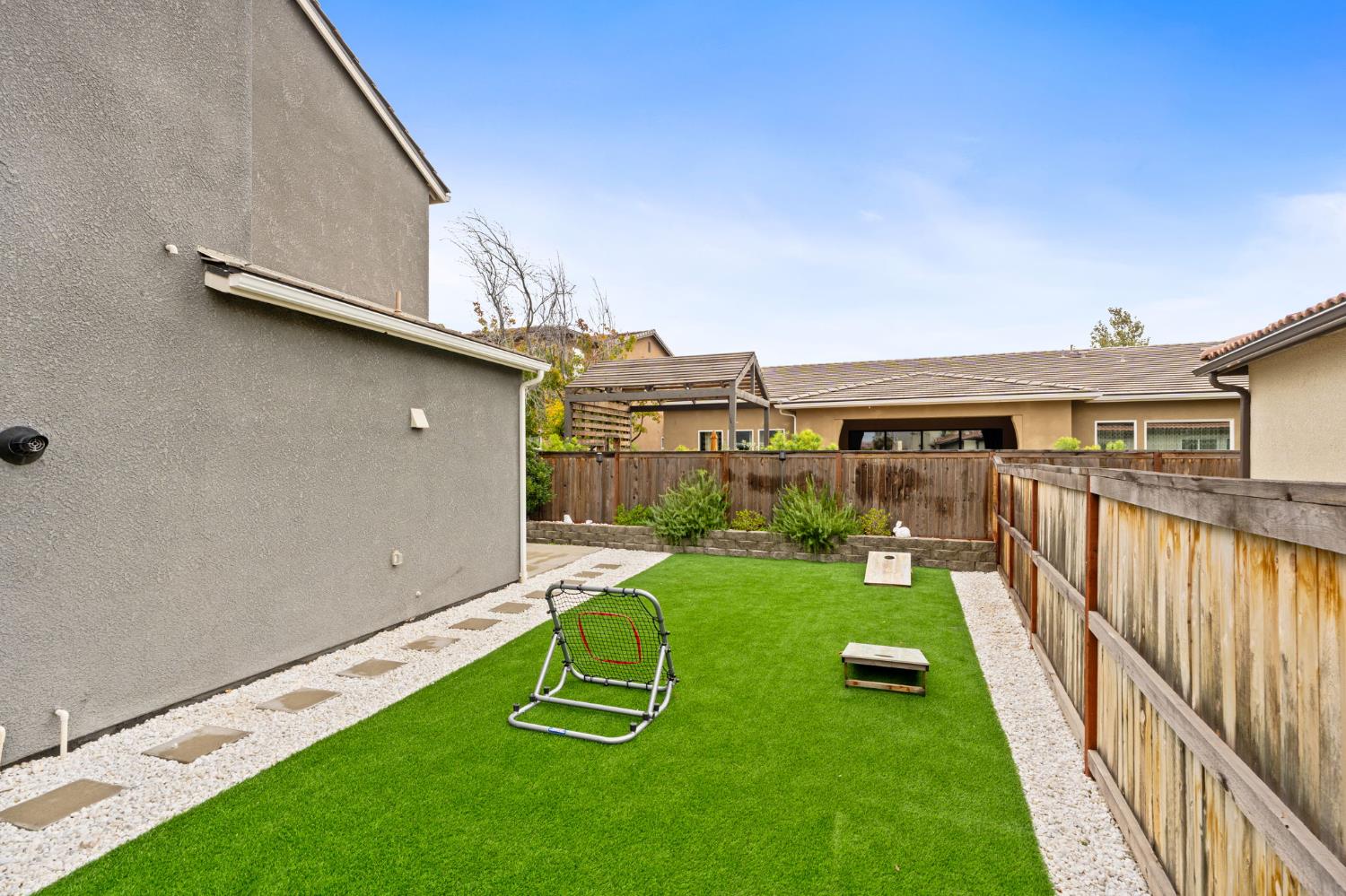 724 Arrowhead Dr, Madera, CA 93636