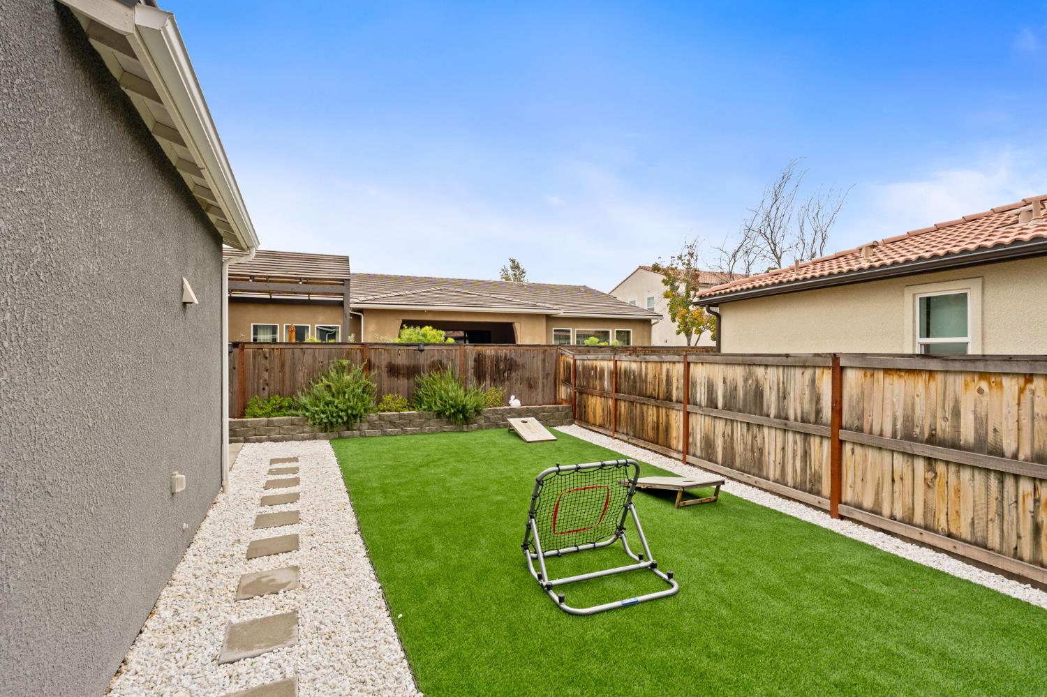 724 Arrowhead Dr, Madera, CA 93636