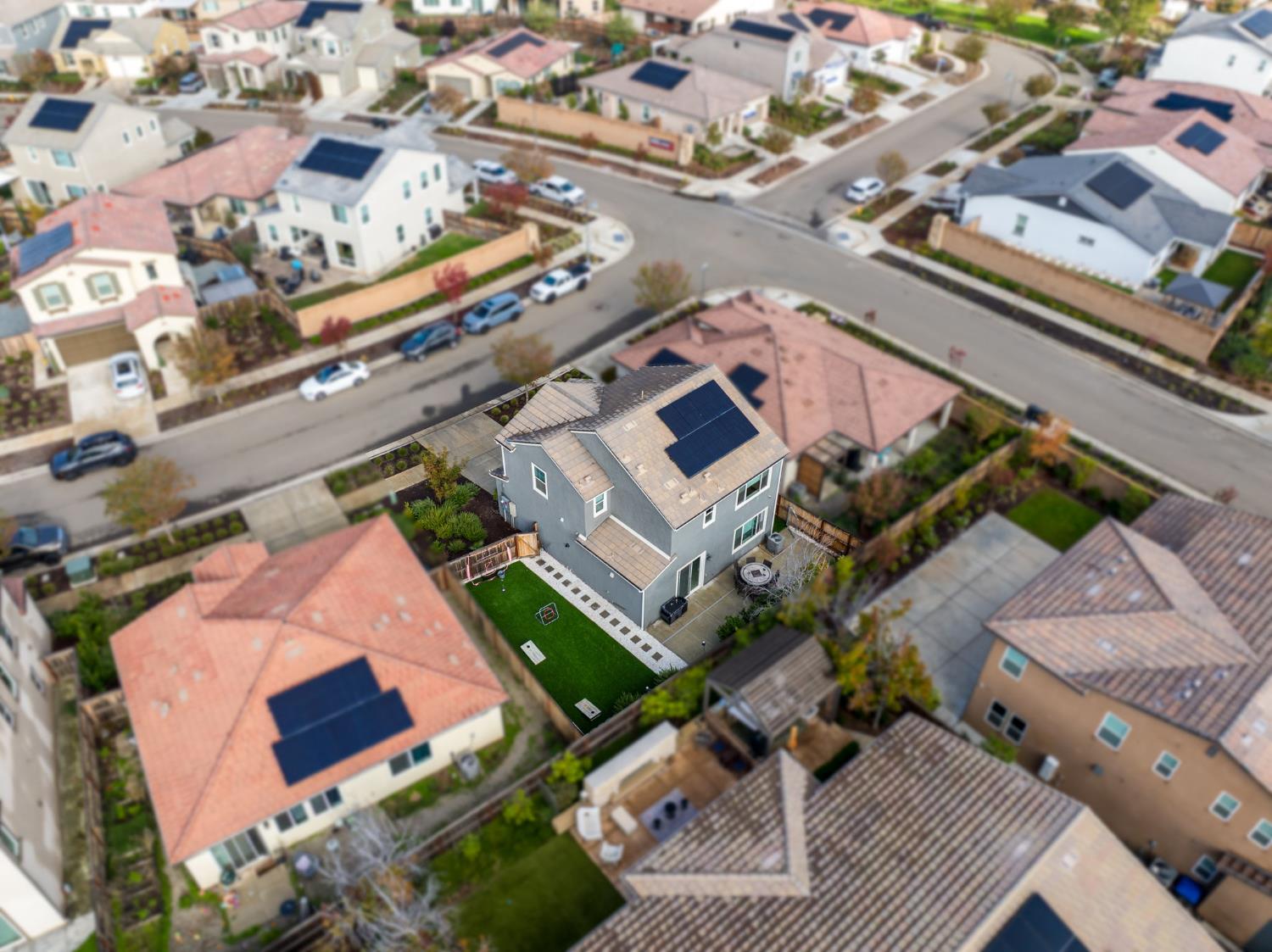 724 Arrowhead Dr, Madera, CA 93636