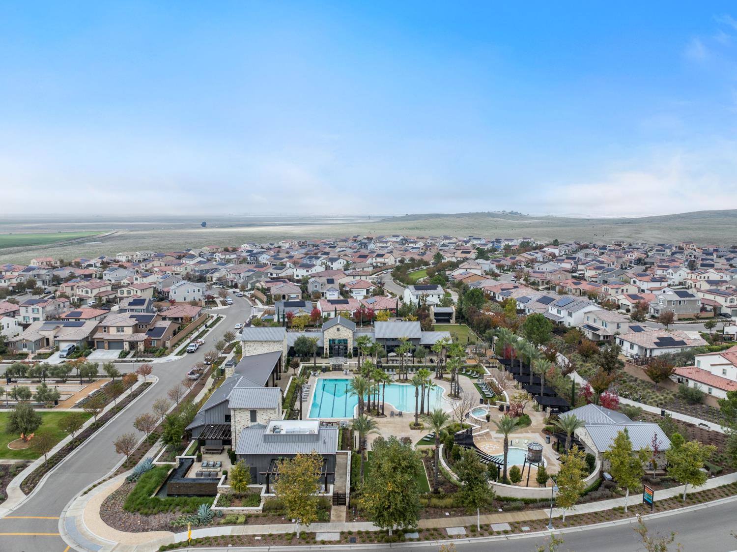 724 Arrowhead Dr, Madera, CA 93636